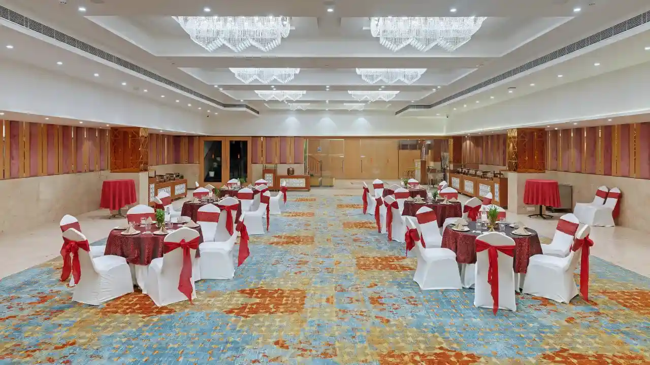 Hotel In Ayodhya Near Ram Mandir provides a detailed banquet layout, ensuring smooth execution.
