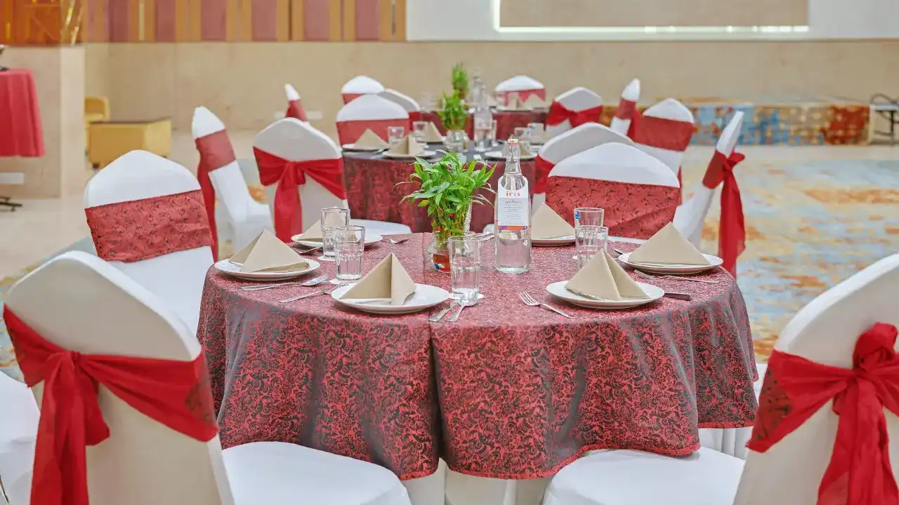 Hotel In Ayodhya Up displays impressive banquet lighting, enhancing any celebration.