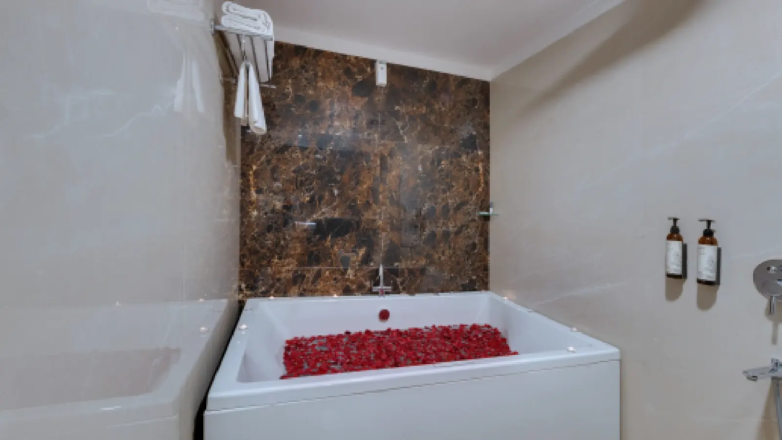 Ayodhya Hotel Near Ram Mandir – Comfortable Stay with Modern Amenities at IRA by Orchid