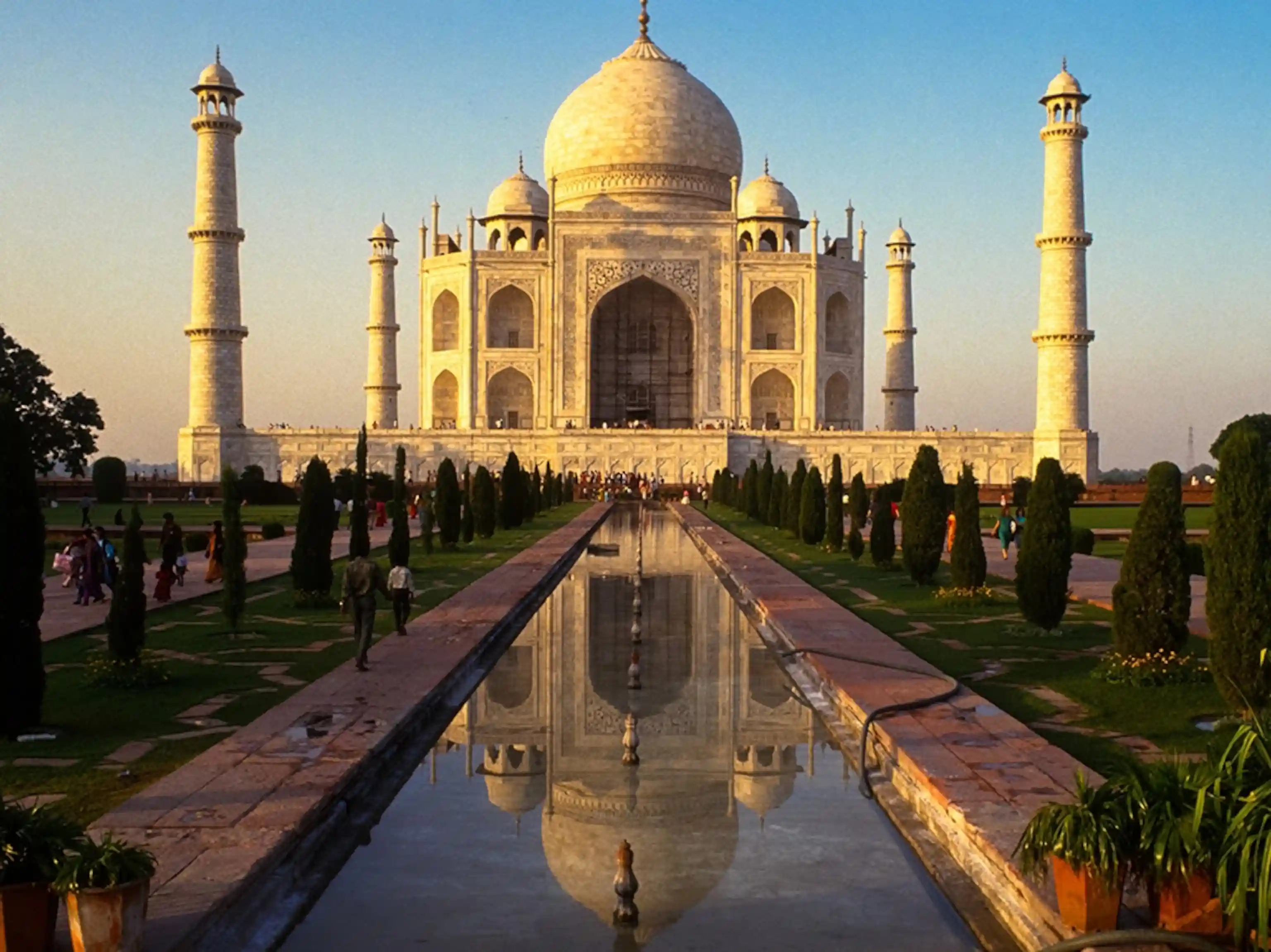 Taj Mahal Agra day trip from Noida