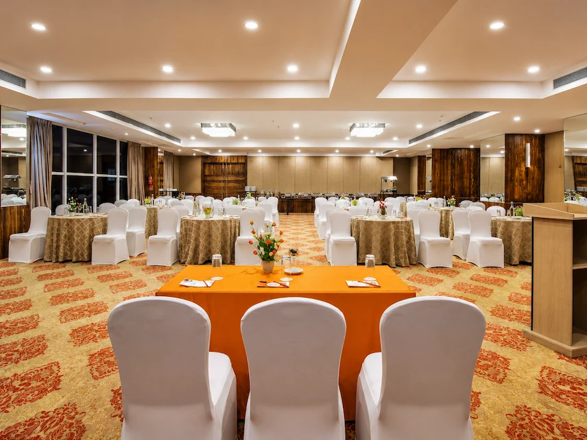 Business traveller amenities at a hotel in Sambhajinagar