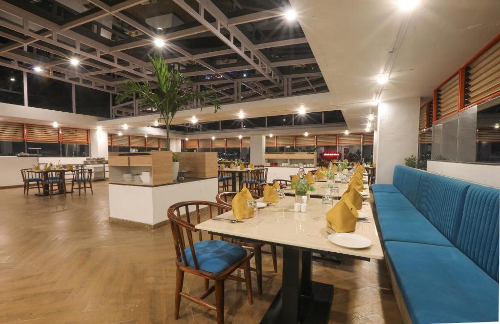 Dining area at IRA by Orchid Sambhajinagar – premium restaurant ambiance in Aurangabad Maharashtra hotel