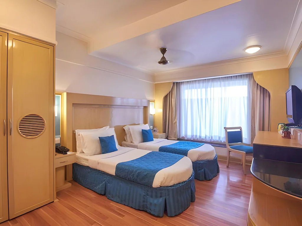 Book deluxe twin room in IRA Mumbai with twin beds for family or business stay – reserve now