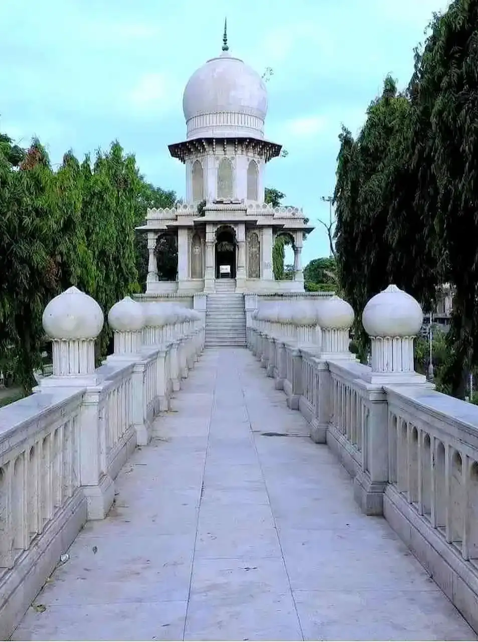Ganga Deri heritage monument in Bhavnagar showcasing historic royal architecture and intricate stone craftsmanship.