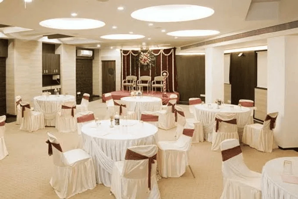 Business Hotel In Nashik India displaying a beautifully decorated banquet setting, ready to host an unforgettable occasion.